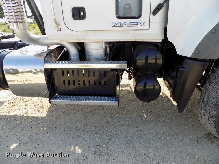 image for item FI9896 2011 Mack GU semi truck