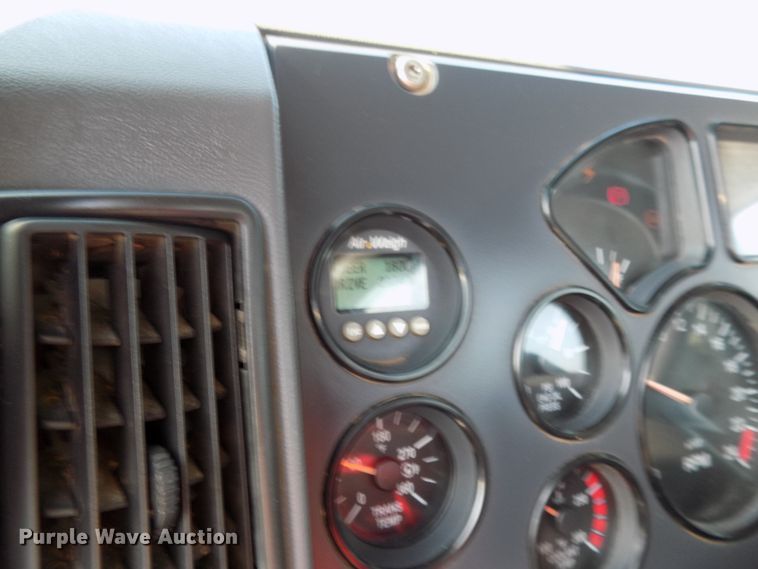 image for item FI9896 2011 Mack GU semi truck