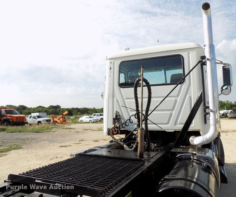 image for item FI9896 2011 Mack GU semi truck