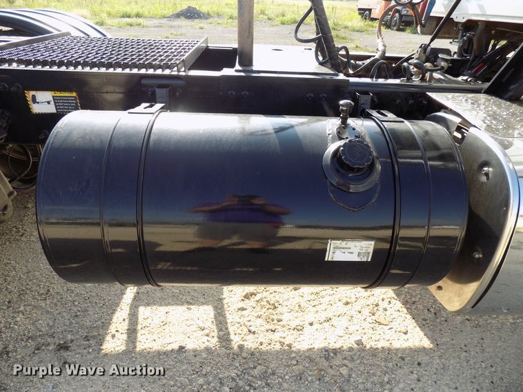 image for item FI9896 2011 Mack GU semi truck