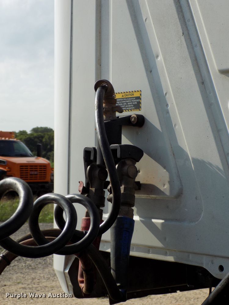 image for item FI9896 2011 Mack GU semi truck