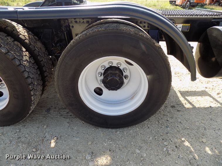 image for item FI9896 2011 Mack GU semi truck