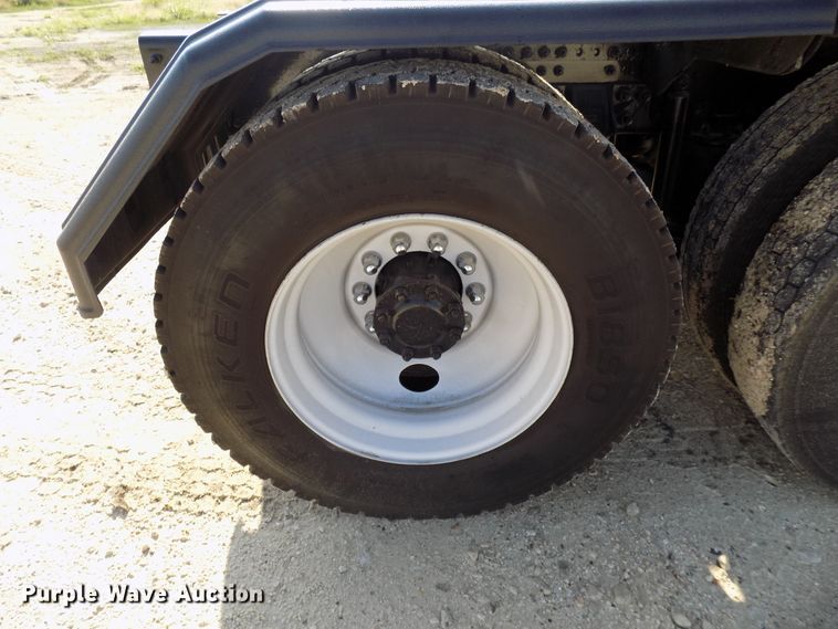 image for item FI9896 2011 Mack GU semi truck