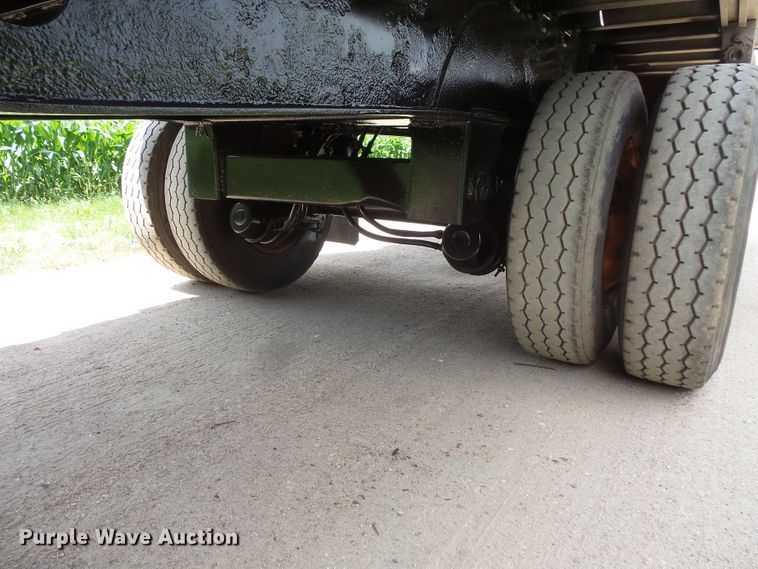 image for item FM9643 1999 Transcraft flatbed trailer