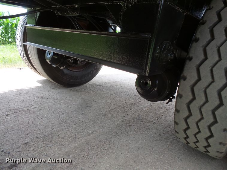 image for item FM9643 1999 Transcraft flatbed trailer