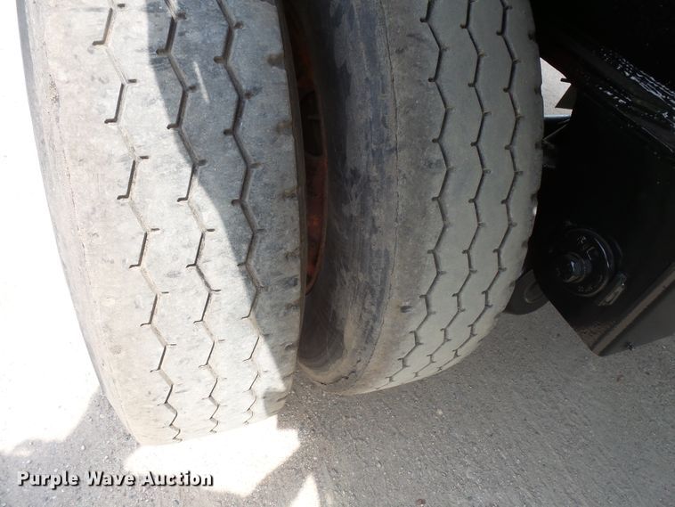 image for item FM9643 1999 Transcraft flatbed trailer