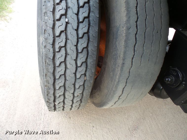 image for item FM9643 1999 Transcraft flatbed trailer