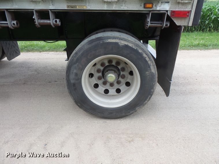 image for item FM9643 1999 Transcraft flatbed trailer
