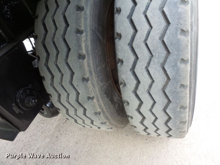 image for item FM9643 1999 Transcraft flatbed trailer