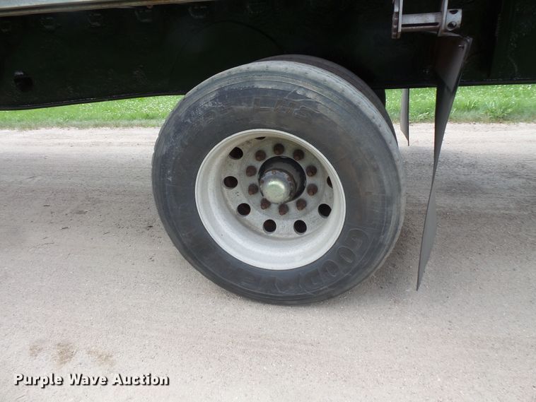 image for item FM9643 1999 Transcraft flatbed trailer