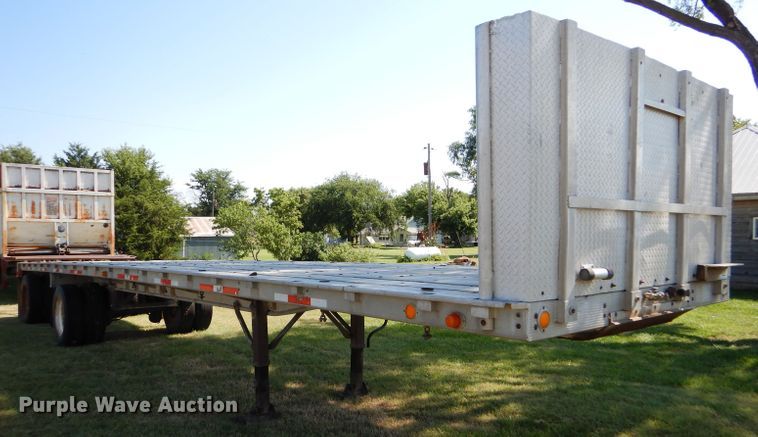image for item FY9604 1982 City flatbed trailer