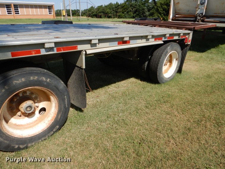 image for item FY9604 1982 City flatbed trailer