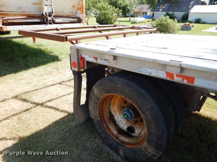 image for item FY9604 1982 City flatbed trailer