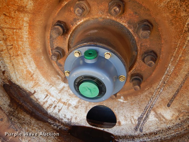 image for item FY9604 1982 City flatbed trailer