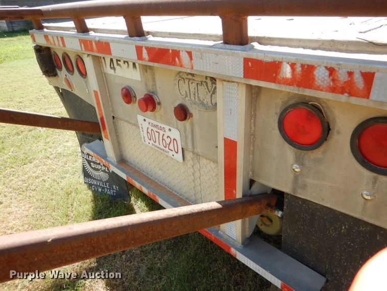 image for item FY9604 1982 City flatbed trailer
