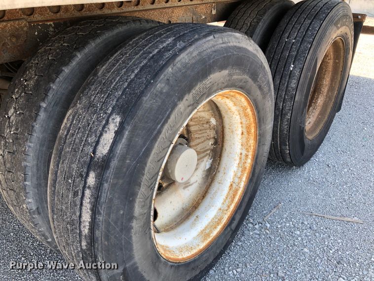 image for item G1852 2000 Wabash dry van trailer