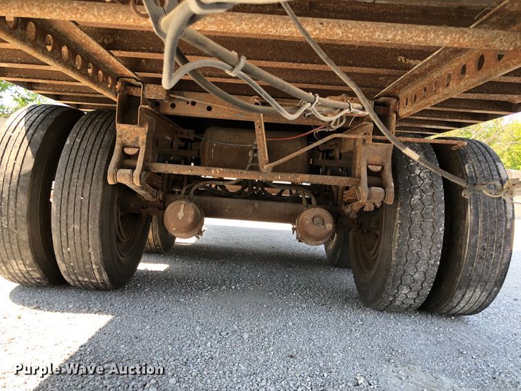 image for item G1852 2000 Wabash dry van trailer