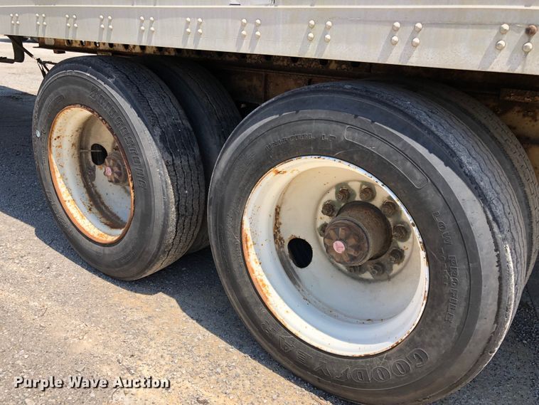 image for item G1853 1986 Fruehauf dry van trailer