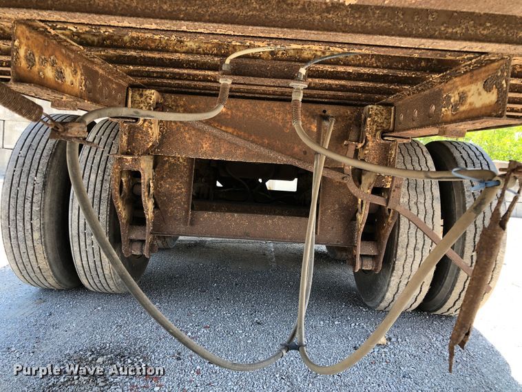 image for item G1853 1986 Fruehauf dry van trailer