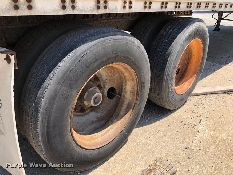 image for item G1866 1986 Stoughton dry van trailer