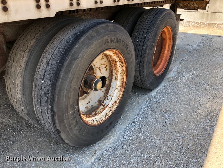 image for item G1866 1986 Stoughton dry van trailer