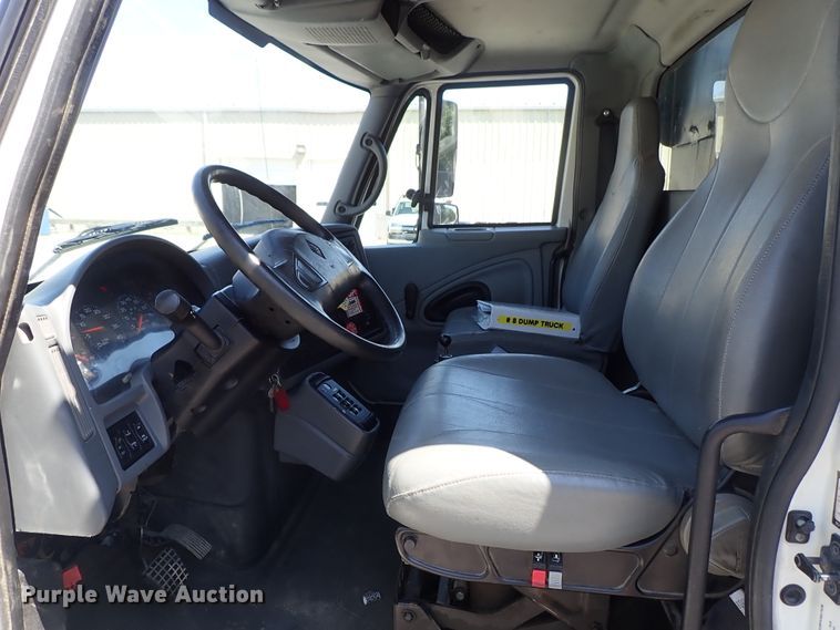 image for item DC1401 2006 International 4300 dump truck