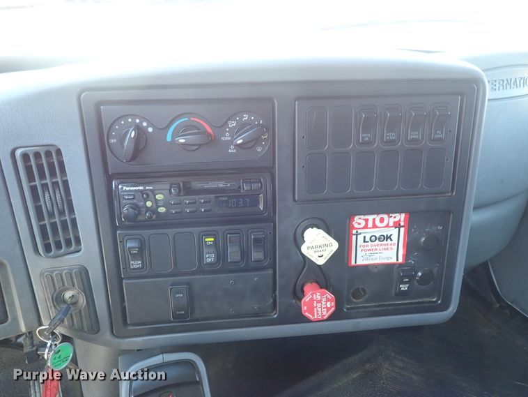 image for item DC1401 2006 International 4300 dump truck