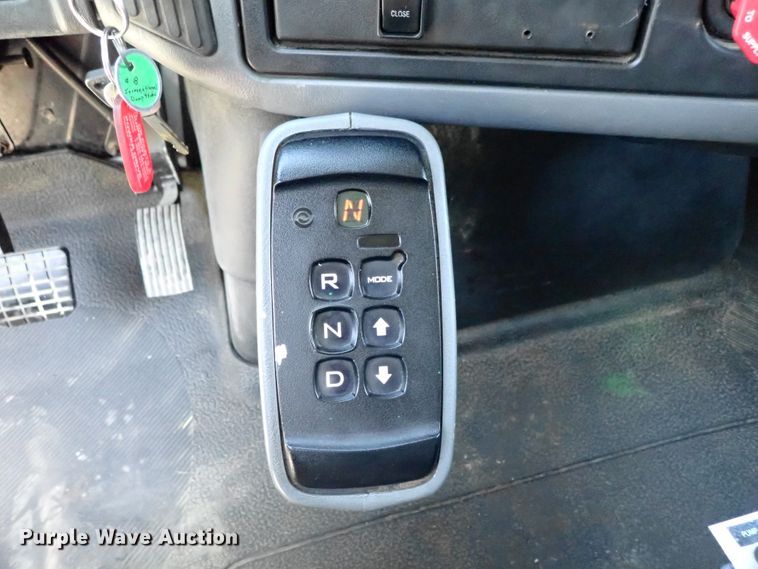 image for item DC1401 2006 International 4300 dump truck