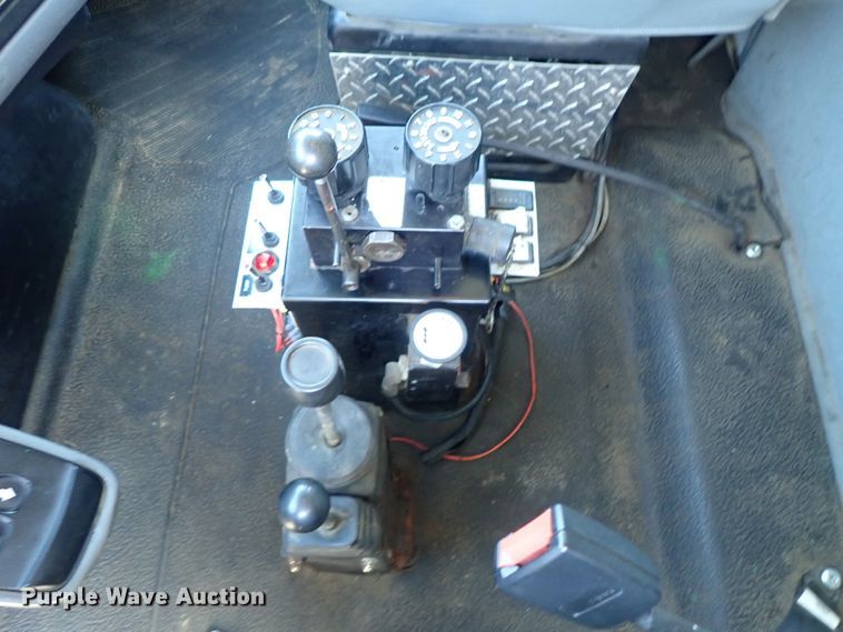 image for item DC1401 2006 International 4300 dump truck