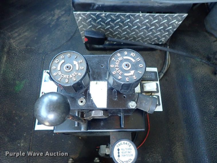 image for item DC1401 2006 International 4300 dump truck