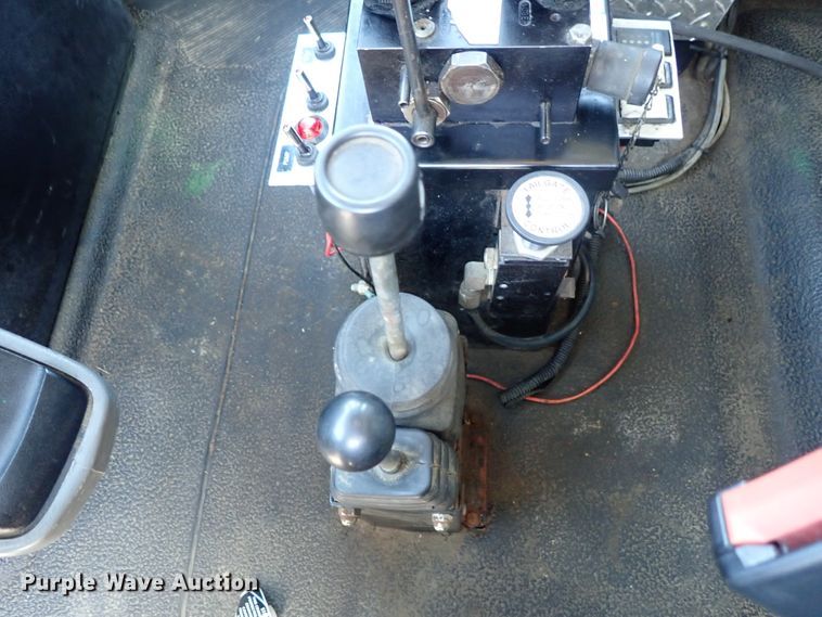 image for item DC1401 2006 International 4300 dump truck