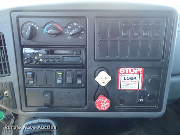 image for item DC1401 2006 International 4300 dump truck