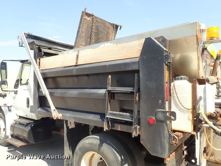 image for item DC1401 2006 International 4300 dump truck