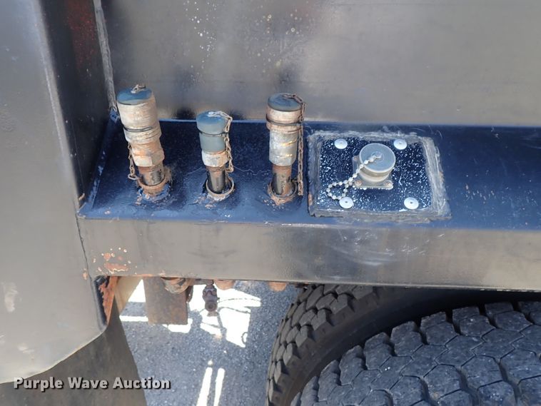 image for item DC1401 2006 International 4300 dump truck