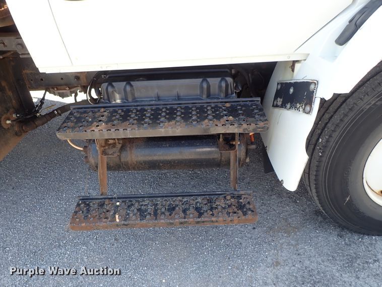 image for item DC1401 2006 International 4300 dump truck