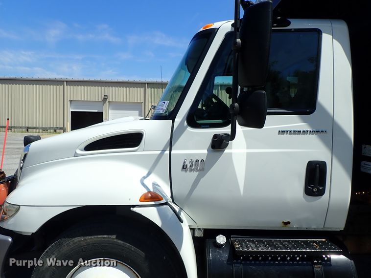 image for item DC1401 2006 International 4300 dump truck