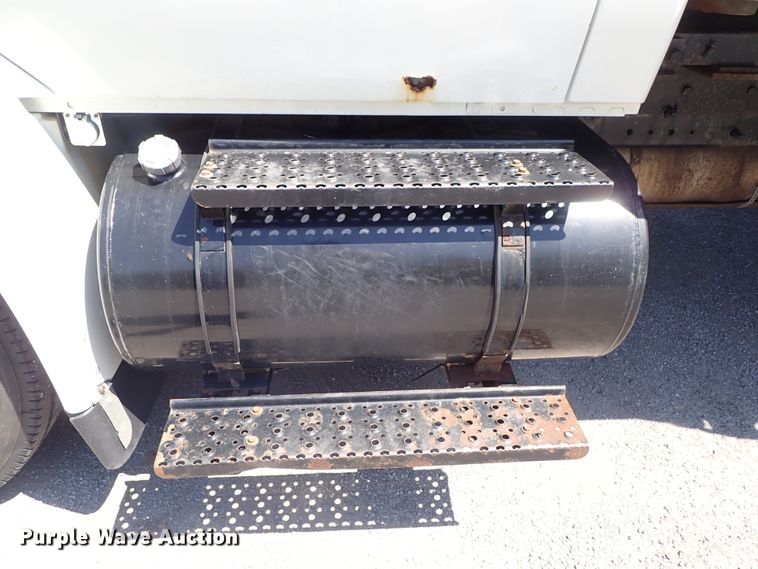 image for item DC1401 2006 International 4300 dump truck