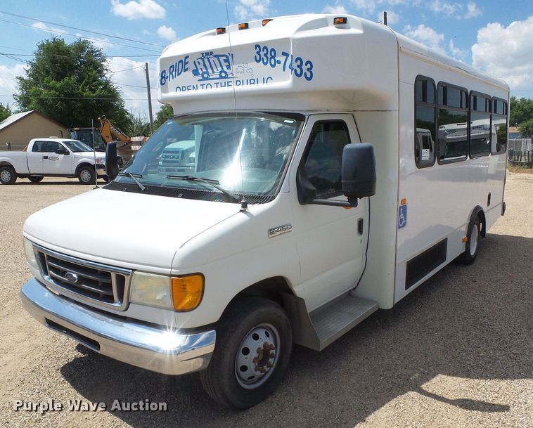 image for item DC5030 2006 Ford Econoline E450 Super Duty shuttle bus