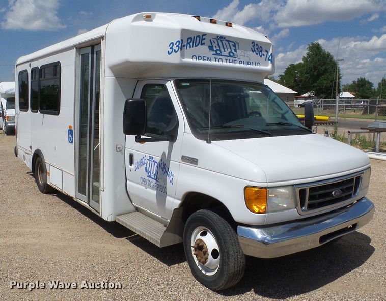 image for item DC5030 2006 Ford Econoline E450 Super Duty shuttle bus