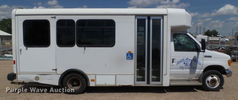 image for item DC5030 2006 Ford Econoline E450 Super Duty shuttle bus