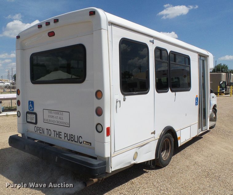 image for item DC5030 2006 Ford Econoline E450 Super Duty shuttle bus