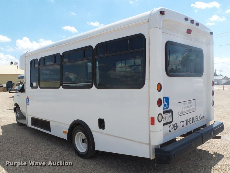 image for item DC5030 2006 Ford Econoline E450 Super Duty shuttle bus