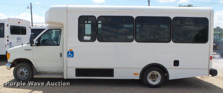 image for item DC5030 2006 Ford Econoline E450 Super Duty shuttle bus