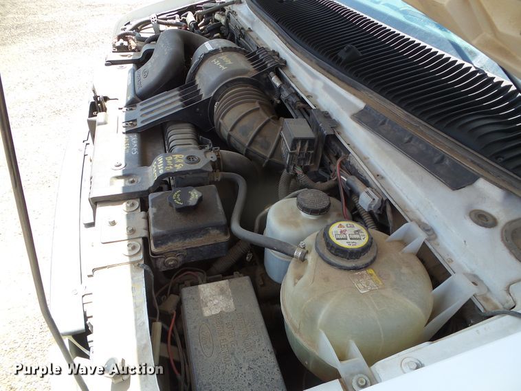 image for item DC5030 2006 Ford Econoline E450 Super Duty shuttle bus