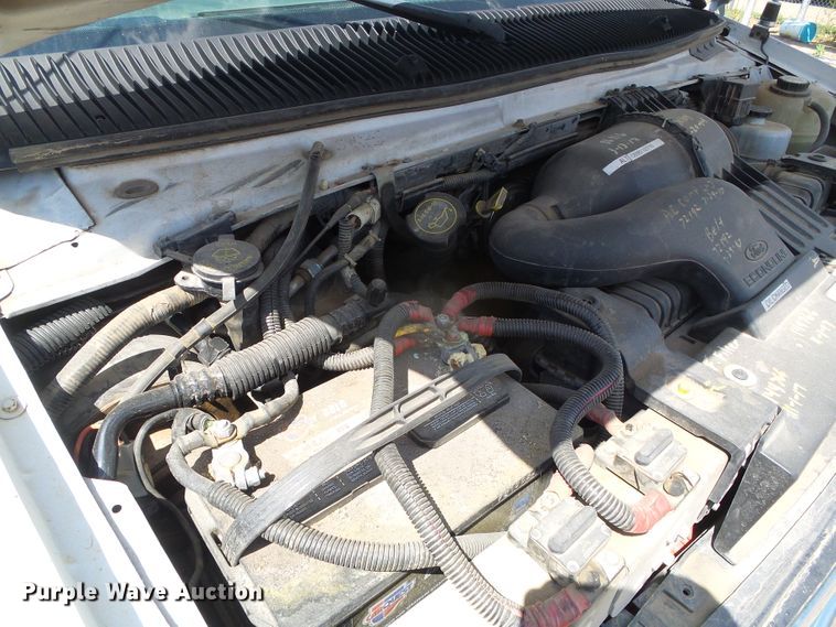 image for item DC5030 2006 Ford Econoline E450 Super Duty shuttle bus