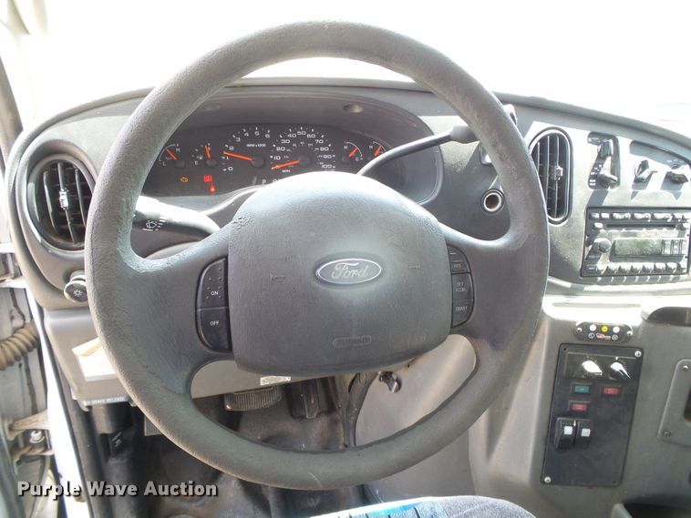 image for item DC5030 2006 Ford Econoline E450 Super Duty shuttle bus