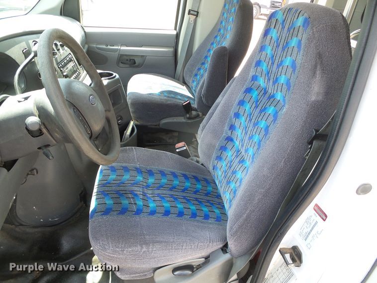 image for item DC5030 2006 Ford Econoline E450 Super Duty shuttle bus