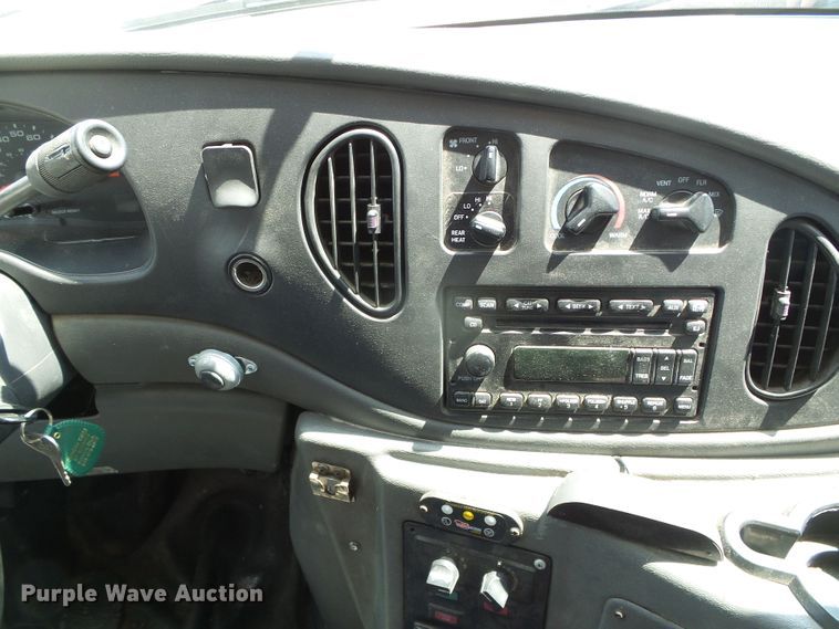 image for item DC5030 2006 Ford Econoline E450 Super Duty shuttle bus