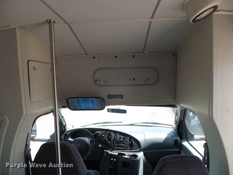 image for item DC5030 2006 Ford Econoline E450 Super Duty shuttle bus