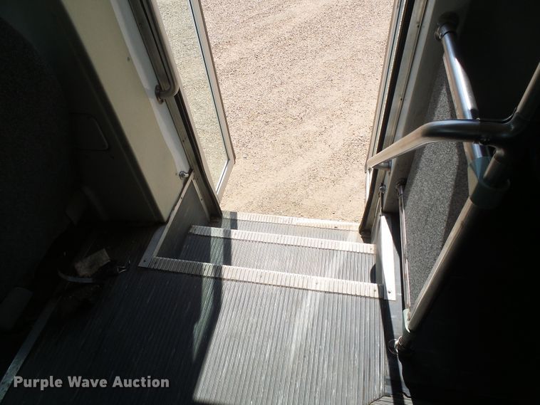 image for item DC5030 2006 Ford Econoline E450 Super Duty shuttle bus